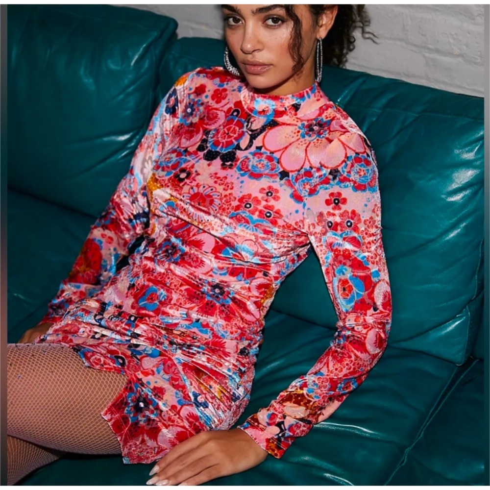 NWT Free People Della Floral Print Ruched Velvet Mini Dress In Multi, size M